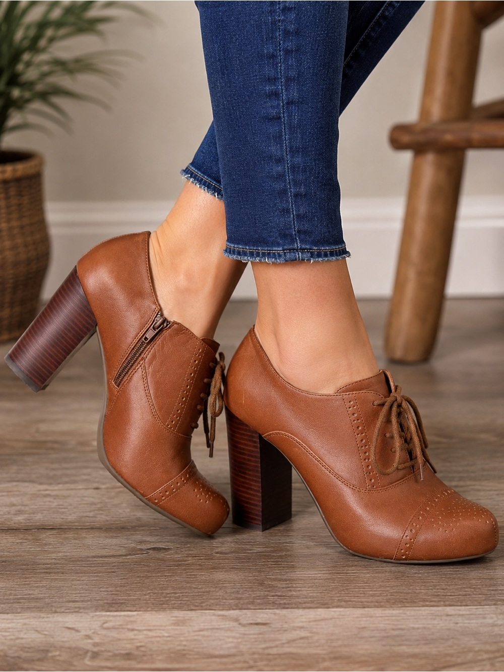 Crown Vintage Leather Oxford Heels Women 9 Brown Lace Up Block Heel